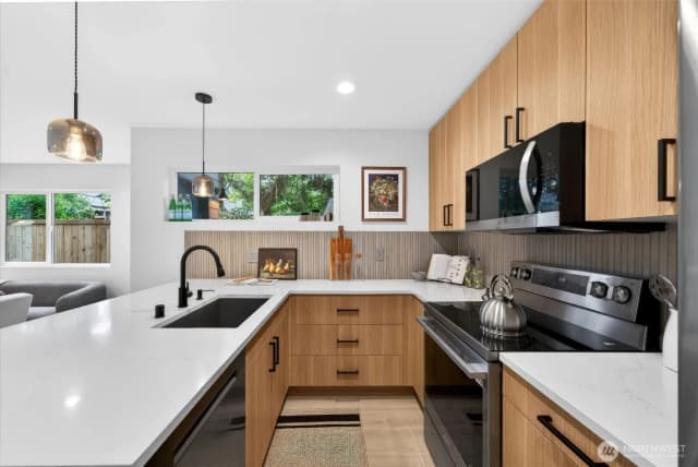Property photo for 8510 15th Avenue Ne, Seattle photo 3