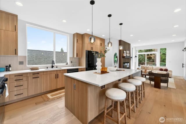 Property photo for 8512 15th Avenue Ne, Seattle photo 4