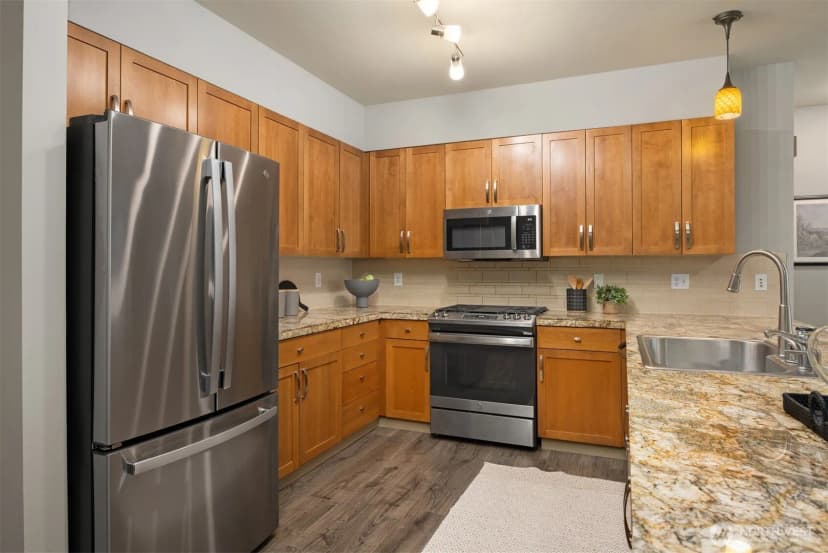 Property photo for 1880 25th Avenue Ne #210, Issaquah photo 3