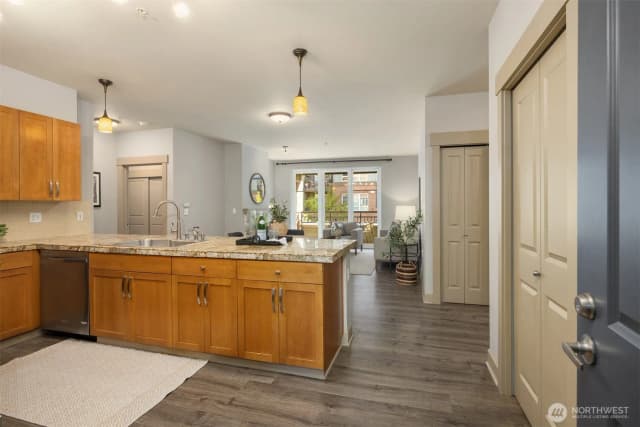 Property photo for 1880 25th Avenue Ne #210, Issaquah photo 4