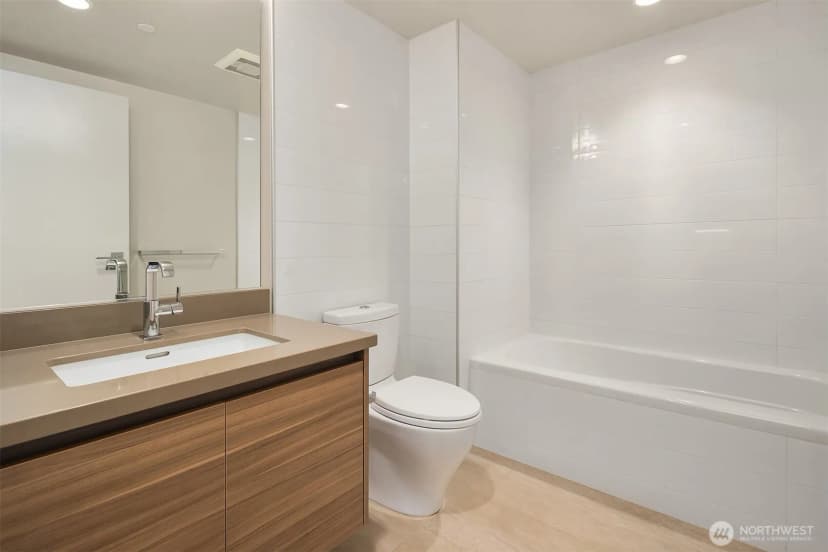 Property photo for 583 Battery St #2208n, Seattle photo 16