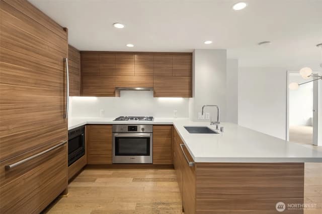 Property photo for 583 Battery St #2208n, Seattle photo 4
