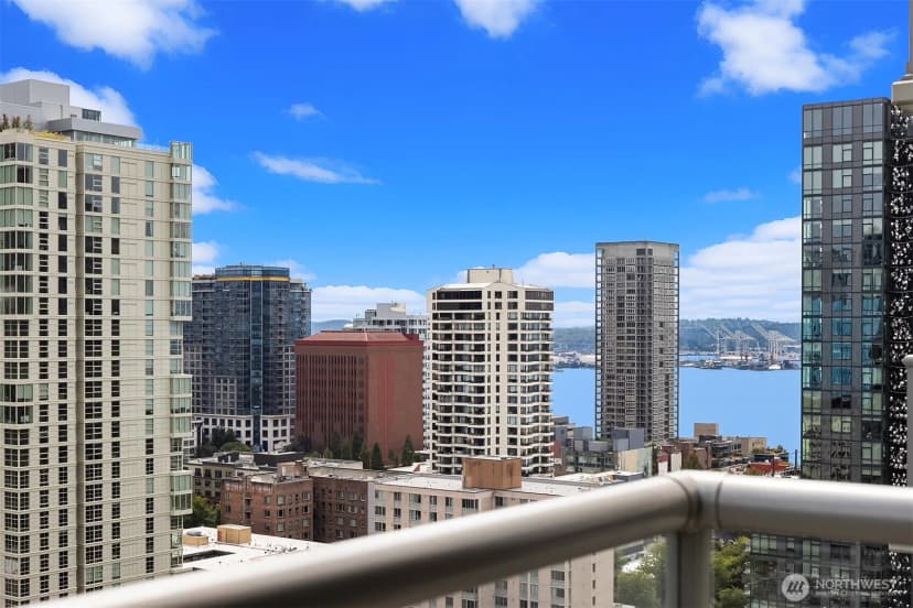 Property photo for 583 Battery St #2208n, Seattle photo 19