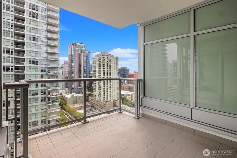 Property photo for 583 Battery St #2208n, Seattle photo 11