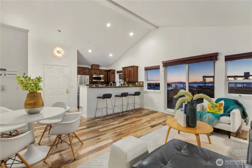 Property photo for 524 6th Avenue W #407, Seattle photo 6