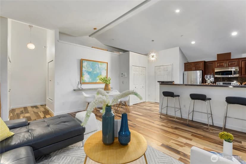 Property photo for 524 6th Avenue W #407, Seattle photo 15