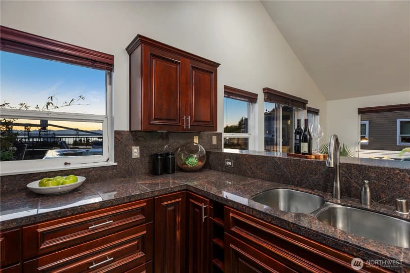 Property photo for 524 6th Avenue W #407, Seattle photo 8