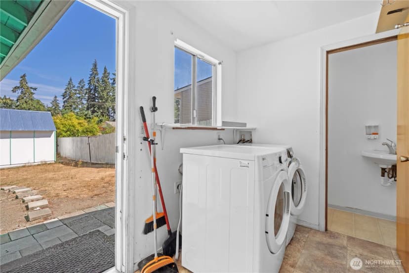 Property photo for 9801 Kenwood Drive Sw, Lakewood photo 12