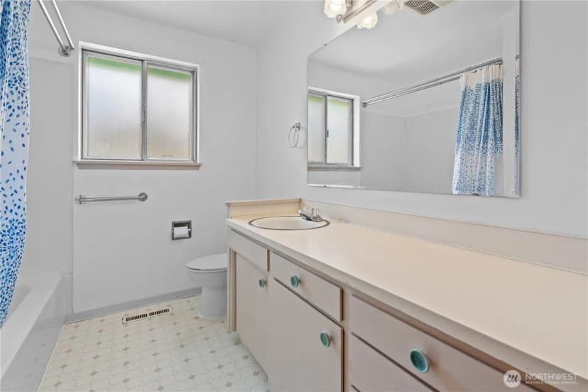 Property photo for 9801 Kenwood Drive Sw, Lakewood photo 10