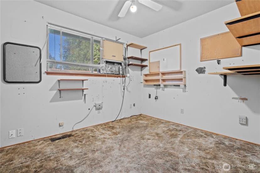 Property photo for 9801 Kenwood Drive Sw, Lakewood photo 11