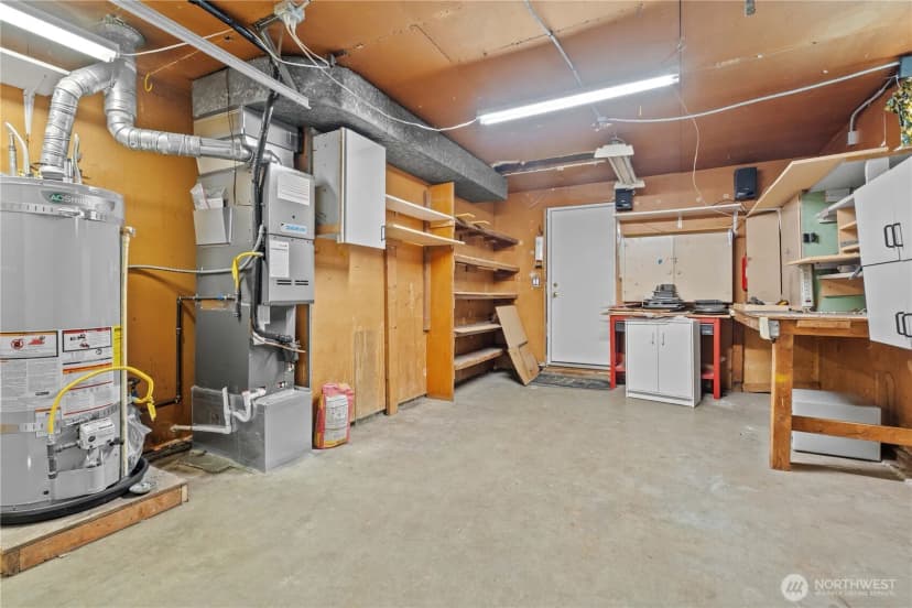 Property photo for 9801 Kenwood Drive Sw, Lakewood photo 14