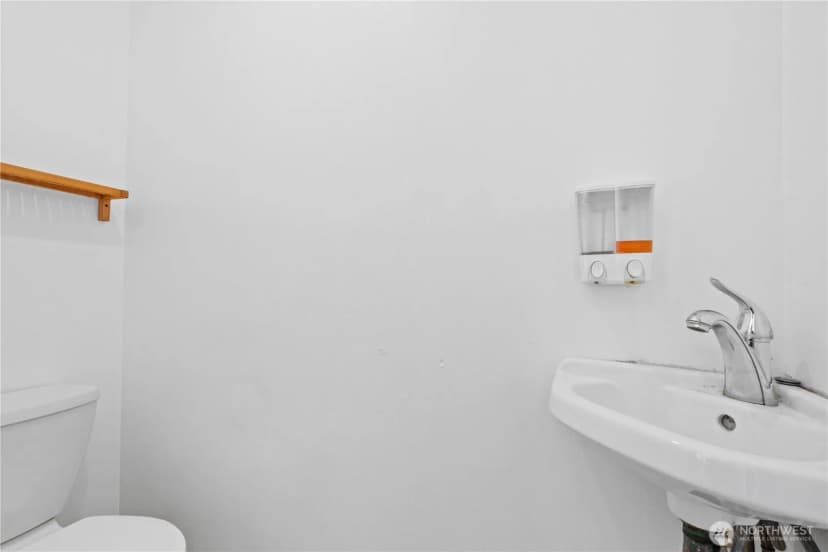 Property photo for 9801 Kenwood Drive Sw, Lakewood photo 13