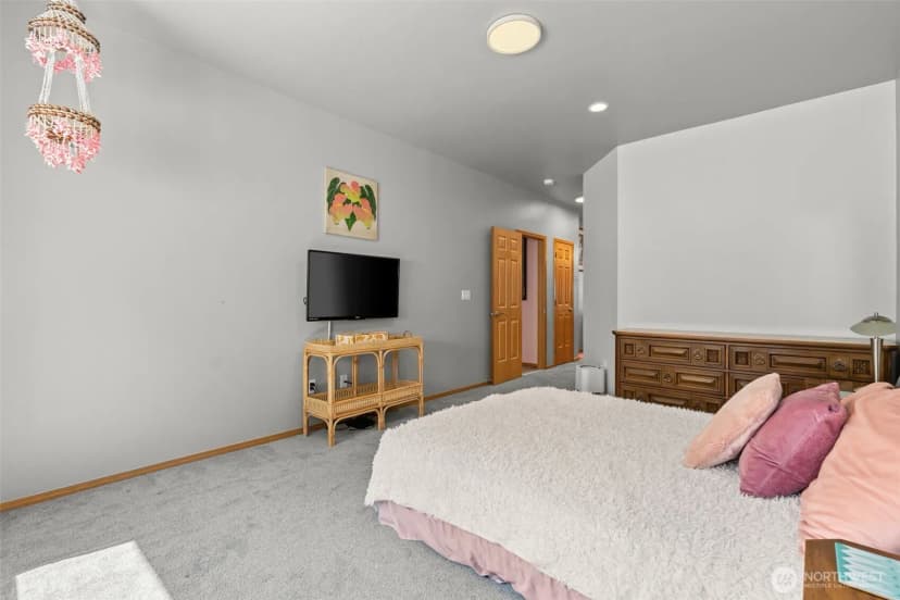 Property photo for 8325 Bainbridge Loop Ne, Lacey photo 18