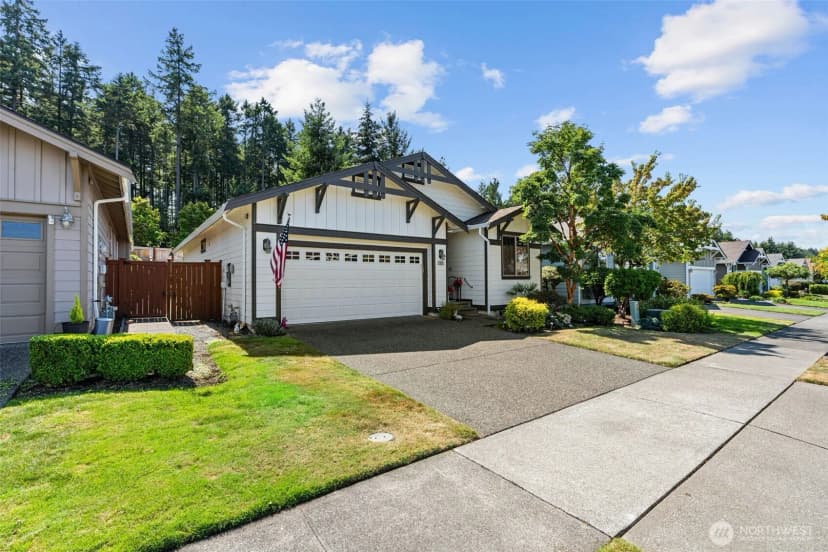 Property photo for 8325 Bainbridge Loop Ne, Lacey photo 2