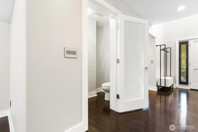 Property photo for 1748 Bellevue Way Ne #1, Bellevue photo 22