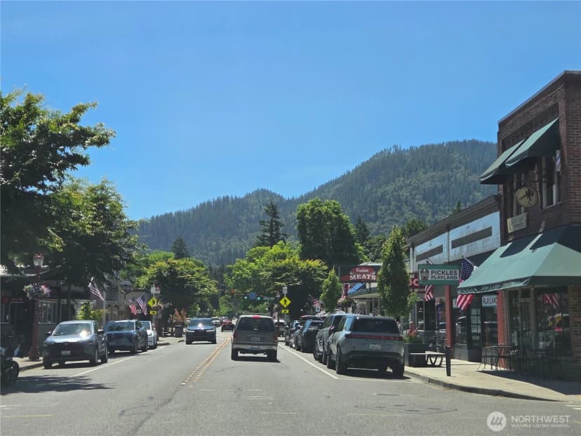 Property photo for 885 Front Street S, Issaquah photo 4