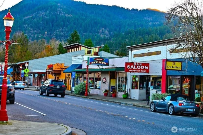 Property photo for 885 Front Street S, Issaquah photo 6