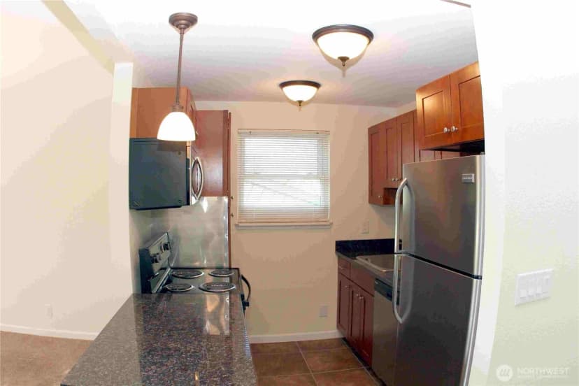 Property photo for 10016 Ne 117th Court, Kirkland photo 19