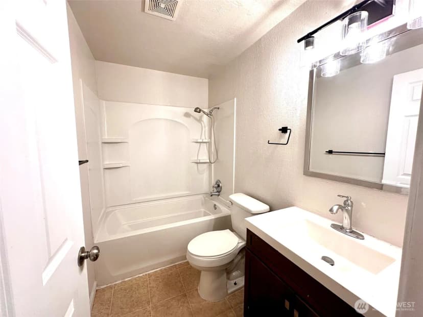 Property photo for 10016 Ne 117th Court, Kirkland photo 20
