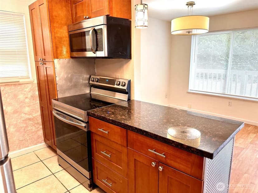 Property photo for 10016 Ne 117th Court, Kirkland photo 8