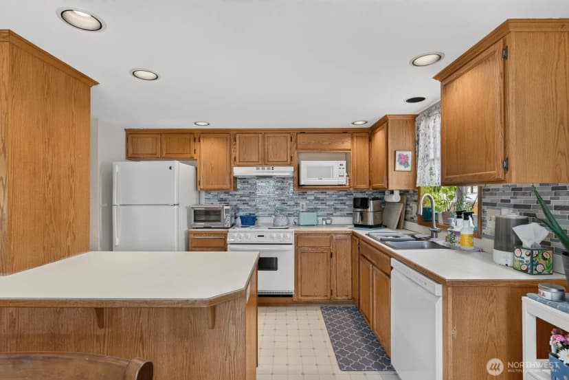 Property photo for 27215 Manor Place Nw, Stanwood photo 8