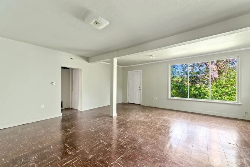 Property photo for 17552 12th Avenue Ne, Shoreline photo 8