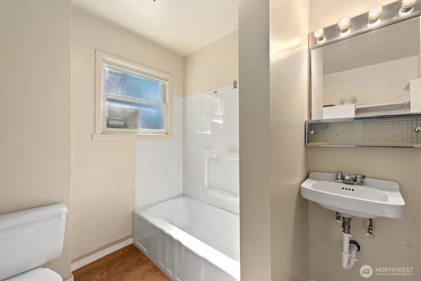 Property photo for 17552 12th Avenue Ne, Shoreline photo 11