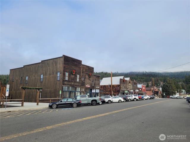Property photo for 115 W Pennsylvania Avenue #b, Roslyn