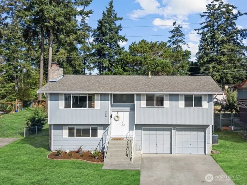 Property photo for 720 Nw Hyak Drive, Oak Harbor