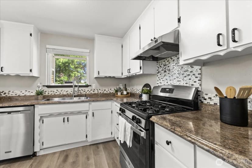 Property photo for 720 Nw Hyak Drive, Oak Harbor photo 13