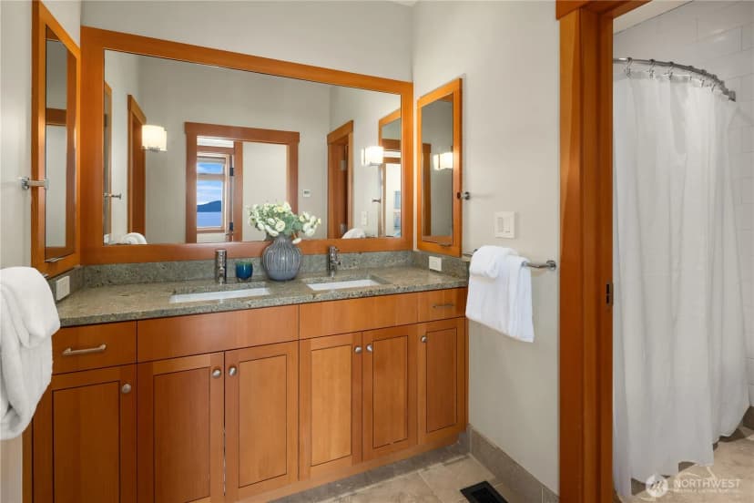 Property photo for 2481 Perkins Lane W, Seattle photo 32