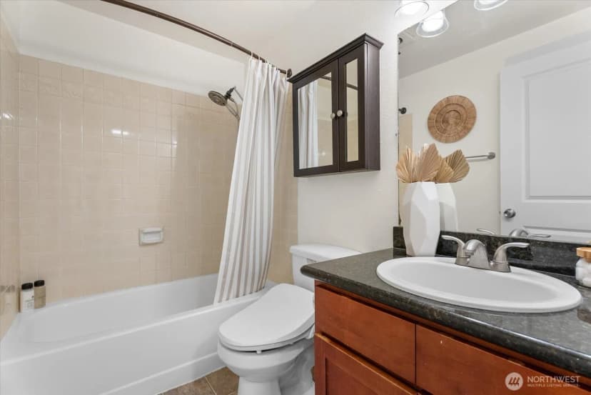 Property photo for 10925 Se 208th Street #20807, Kent photo 15