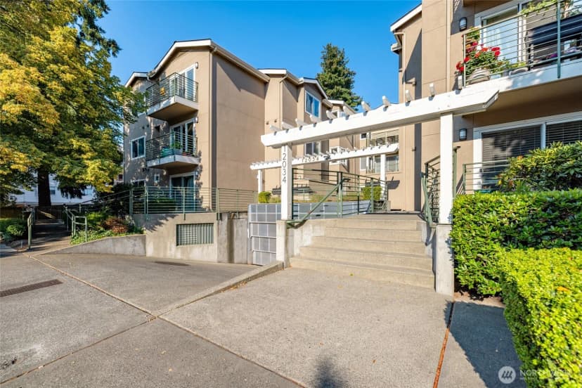 Property photo for 12034 15th Avenue Ne #103, Seattle photo 31