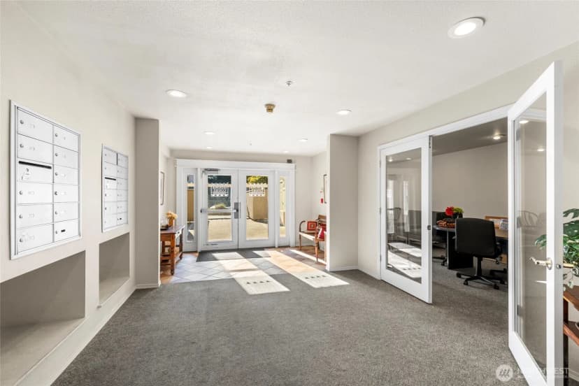 Property photo for 12034 15th Avenue Ne #103, Seattle photo 25