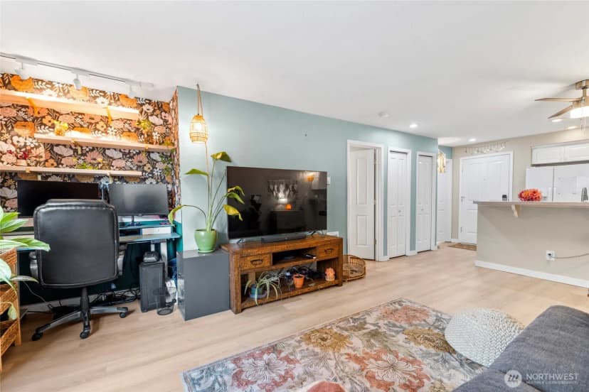 Property photo for 12034 15th Avenue Ne #103, Seattle photo 14