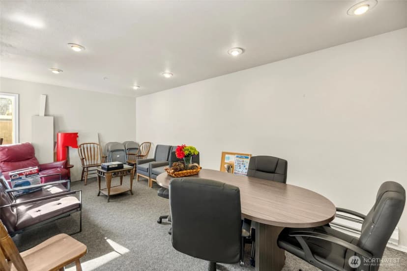 Property photo for 12034 15th Avenue Ne #103, Seattle photo 27
