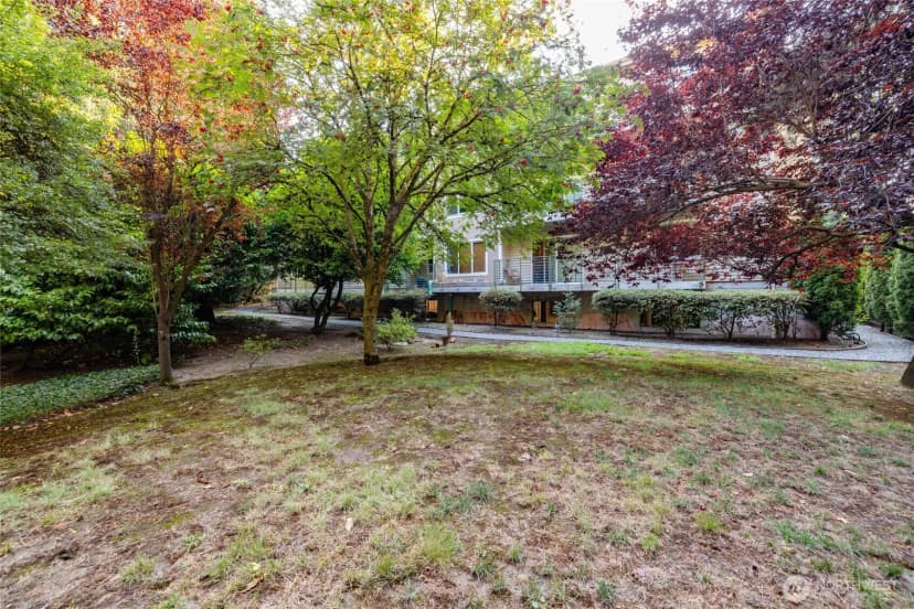 Property photo for 12034 15th Avenue Ne #103, Seattle photo 34