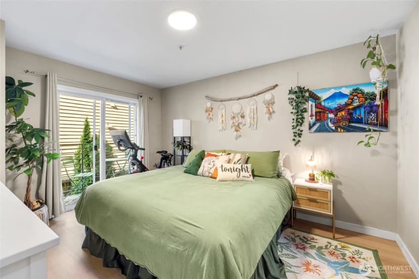 Property photo for 12034 15th Avenue Ne #103, Seattle photo 16