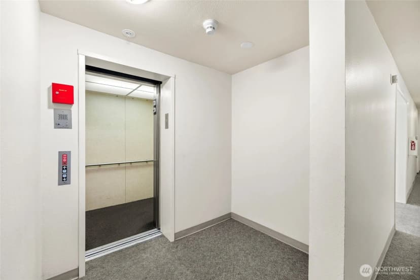 Property photo for 12034 15th Avenue Ne #103, Seattle photo 28