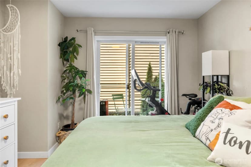 Property photo for 12034 15th Avenue Ne #103, Seattle photo 17