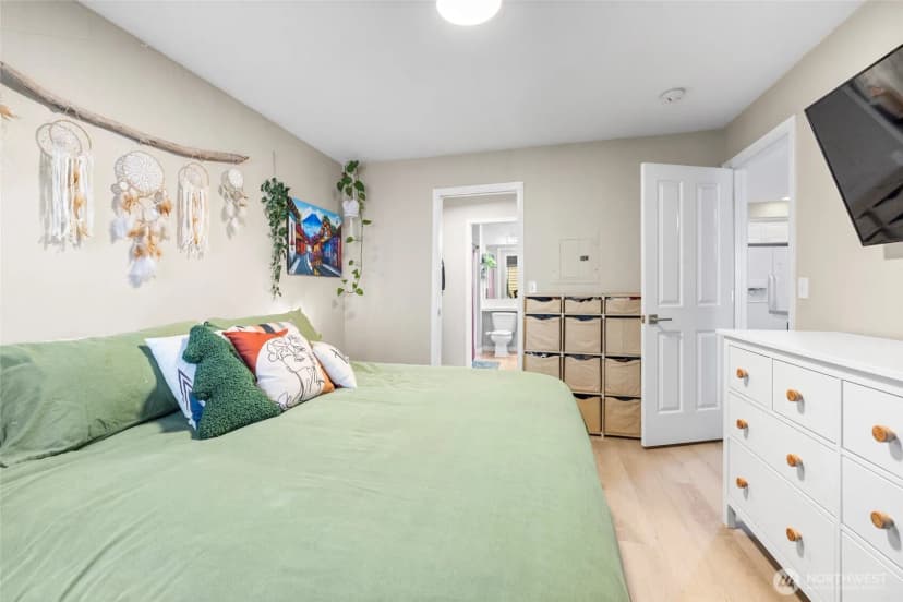 Property photo for 12034 15th Avenue Ne #103, Seattle photo 19