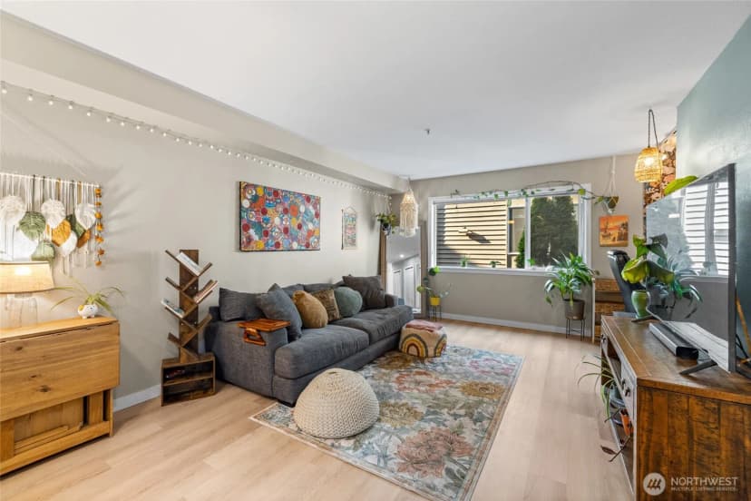 Property photo for 12034 15th Avenue Ne #103, Seattle photo 11