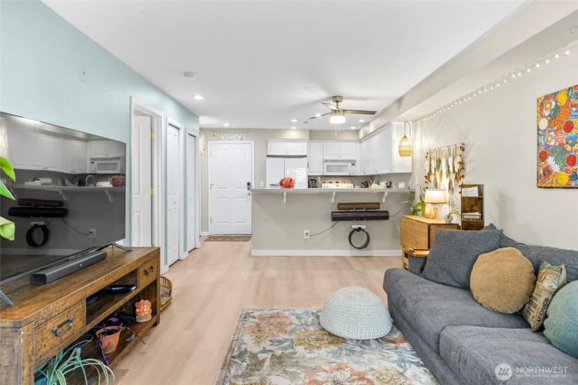 Property photo for 12034 15th Avenue Ne #103, Seattle photo 15