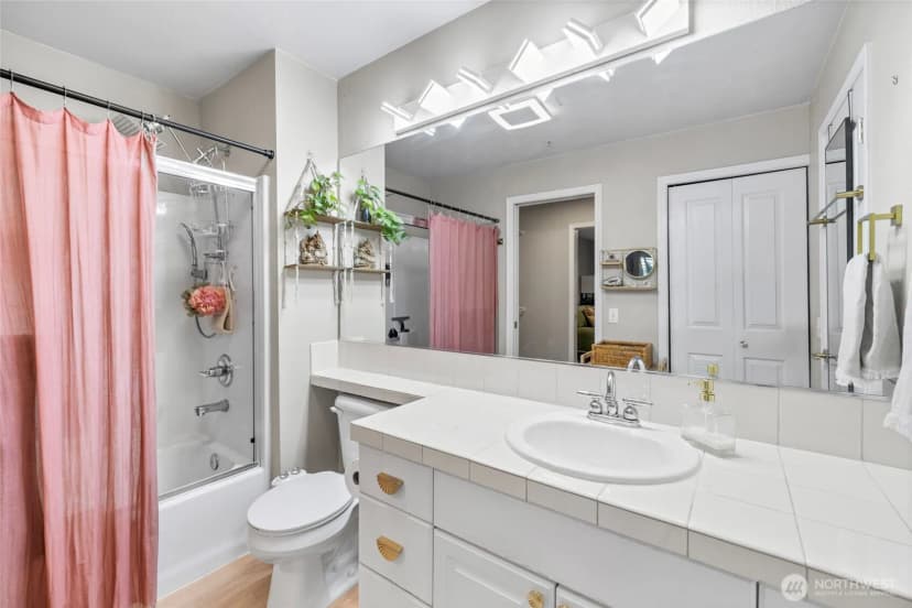 Property photo for 12034 15th Avenue Ne #103, Seattle photo 21