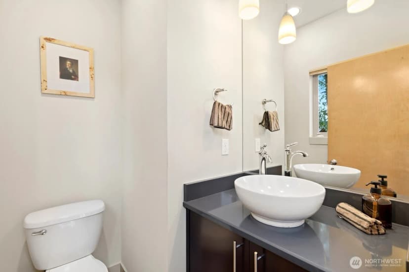 Property photo for 719 N 101st Street, Seattle photo 10