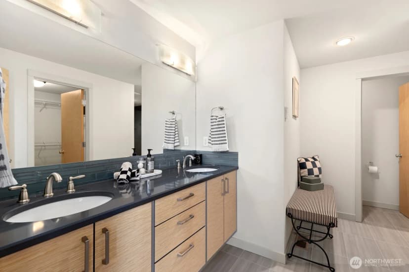 Property photo for 719 N 101st Street, Seattle photo 14