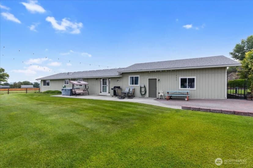 Property photo for 92 Clemans View Road, Selah photo 12