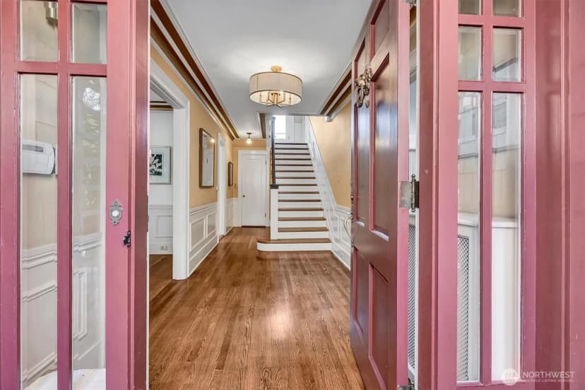 Property photo for 1518 4th Avenue N, Seattle photo 6