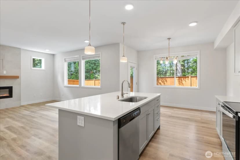 Property photo for 121 171st Place Sw #a, Bothell photo 14