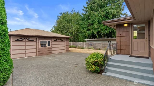 Property photo for 9533 14th Avenue Nw, Seattle photo 3